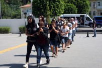 Eşiyle Sorun Yaşayan Kadınları Milyonlarca Lira Dolandırdılar