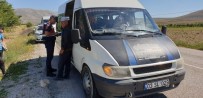 MEVSİMLİK İŞÇİ - Jandarma İşçileri Taşıyan Servis Araçlarını Denetledi