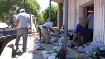 KKTC'de Çöp Eve Belediye Çalışanlarından Müdahale