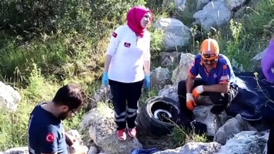 Kütahya'da Otomobil Şarampole Devrildi Açıklaması 2 Ölü, 3 Yaralı