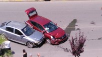 SAHİL YOLU - Ordu'da İki Araç Kafa Kafaya Çarpıştı Açıklaması 4 Yaralı