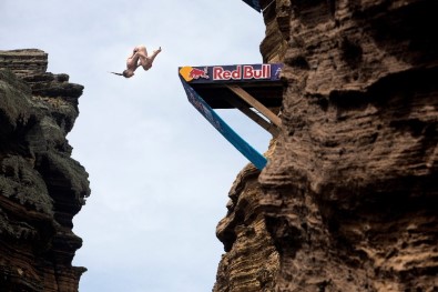 Red Bull Cliff Diving Portekiz'de Nefesleri Kesti