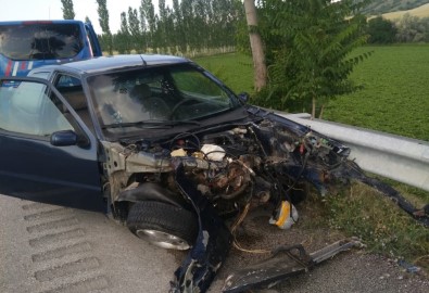 Sungurlu'da İki Otomobil Çarpıştı  Açıklaması 3 Yaralı