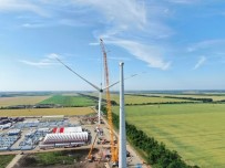 RÜZGAR TÜRBİNİ - Adygea Rüzgar Enerjisi Santrali'nin İlk Rüzgar Türbininin Montajı Tamamlandı