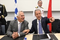 EGE DENIZI - Bakan Akar Yunan Mevkidaşı Apostolakis İle Bir Araya Geldi