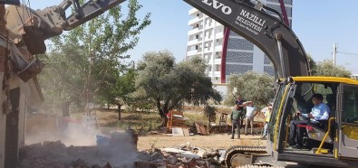 Başkan Özcan Önce Kepçe Kullandı Sonra Yolu Açtı