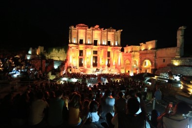 Celsus'ta İtalyan Esintileri Yankılandı