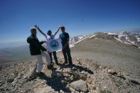 VAN GÖLÜ - Dağcılar, 3395 Rakımlı Vivara Dağı'nda Zirve Yaptılar