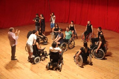 Engellilerin Engelsiz Filmi 'Adım Adım' İzleyici İle Buluşmayı Bekliyor