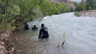 Kayıp Genci Arama Çalışmaları Çok Sayıda Ekiple Sürüyor