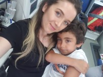 KÜÇÜK ÇOCUK - (Özel) Minibüste Kolu Sıkışan Çocuğu Kurtarma Çabası Kamerada