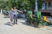 Sokağa Bırakılan Tarım Aletleri Mahalle Sakinlerini Rahatsız Ediyor
