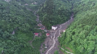 Trabzon'daki Selde 11 Bina Yıkıldı, 14 Bina Ağır Hasar Gördü