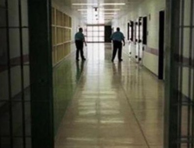 60 bin tutukluya tahliye umudu