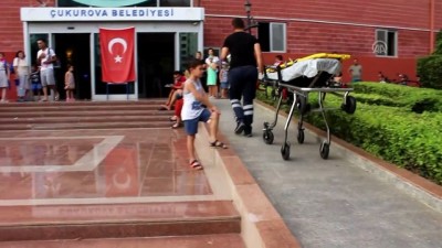 Adana'da Dengesini Kaybedip Düşen Çocuk Yaralandı