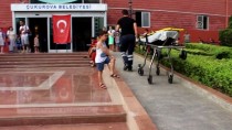 Adana'da Dengesini Kaybedip Düşen Çocuk Yaralandı