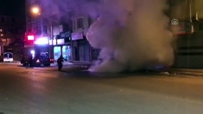 Adana'da Park Halindeki Otomobil Yandı