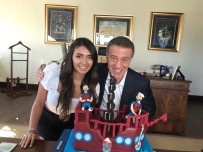 Ahmet Ağaoğlu'na Sürpriz 61. Yaş Günü Kutlaması