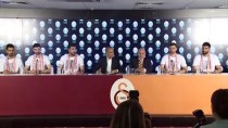 VOLEYBOL TAKIMI - Galatasaray'da Voleybolcular İçin Toplu İmza Töreni