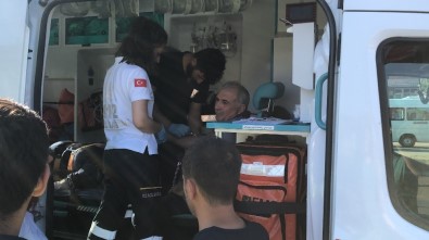 Kavşakta Kamyon İle Hafif Ticari Araç Çarpıştı Açıklaması 2 Yaralı