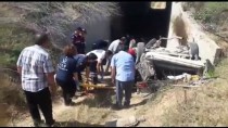 MUSTAFA EREN - Konya'da Otomobil Köprüden Düştü Açıklaması 6 Yaralı