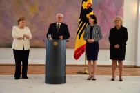 RESMİ TÖREN - Merkel Yine Titrerken Görüntülendi