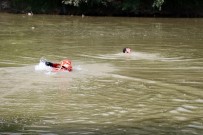 HÜSEYIN KAŞKAŞ - Sakarya Nehri'ne Düşen Vatandaşların Kurtarılma Anları Nefes Kesti