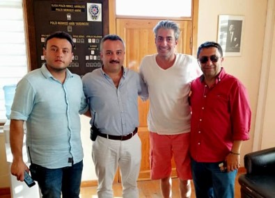 Ünlü Oyuncu Alaçatı Polis Merkezini Ziyaret Etti