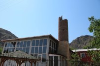 İŞ MAKİNASI - 15 Metre Yüksekliğindeki Minareyi Tek Başına Hilti İle Kırdı