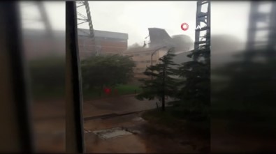 Ankara'da Fırtına Çatı Uçurdu