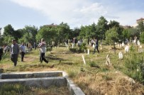 KABİR ZİYARETİ - Asırlık' Mezarlık Geleneği' Devam Ediyor