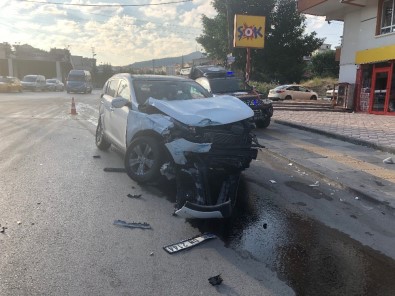 Başkent'te Dolmuş Otomobile Çarptı Açıklaması 7 Yaralı