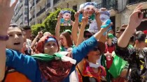 Cezayir'de 'Buteflika Rejimi Temsilcileri' Protesto Edildi