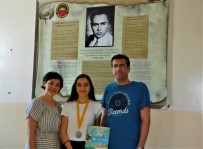 MATEMATIK - GKV'li Zeynep Özharat'a Waterloo Üniversitesi'nden Matematik Ödülü