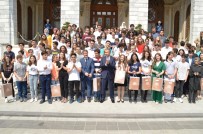 ÖDÜL TÖRENİ - İstanbul Valisi Yerlikaya'dan LGS'de Tam Puan Alan Öğrencilere Hediye