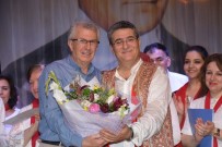 EGE ÜNIVERSITESI - Ödemiş Belediye Başkanına Sahnede Doğum Günü Sürprizi