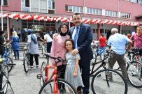 MEHMET KARA - Ortahisar Belediyesi, 61 Öğrenciye 61 Bisiklet Hediye Etti