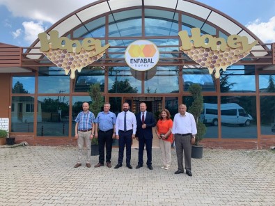 Vergi Rekortmeni Seçilen İşadamı Mustafa Ençetin'e Teşekkür Plaketi Verildi