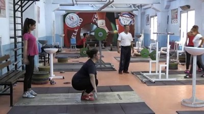 75 Yaşındaki Halterci Gözünü Dünya Şampiyonluğuna Dikti