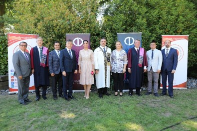 Anadolu Üniversitesi'nin Batı Avrupa Programları Mezuniyet Töreni Almanya'da Gerçekleşti