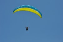 KUŞ BAKıŞı - Asma Tepe Yamaç Paraşütü Tutkunlarının Yeni Gözdesi Oldu