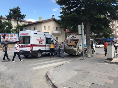 Bozüyük'te Çöp Kamyonundan Düşen Temizlik İşçisi Yaralandı