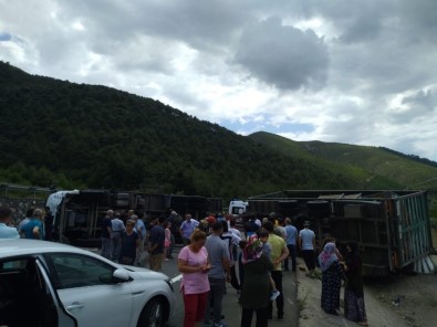 Devrilen Tır Yolu Kapattı, Araçlar Uzun Kuyruklar Oluşturdu