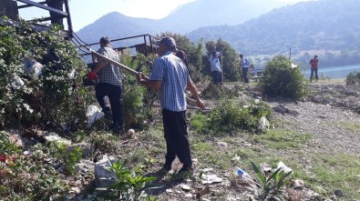 Kozan'da Piknik Alanlarında Temizlik Çalışması