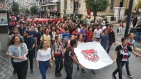 İSTİKLAL CADDESİ - Liseli Samsunsporlular Şehitler İçin Yürüdü