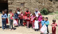 BERFIN - Köy Çocuklarını Sevindirmek İçin Yüzlerce Kilometre Yol Kat Ettiler
