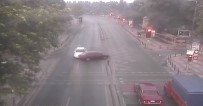 TOPKAPı - (Özel) Kaza Yapan Sürücünün Kaçtığı O Anlar Kamerada