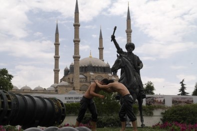 Selimiye'nin Gölgesinde 'Kırmızı Dipli Mumla' Kırkpınar Daveti