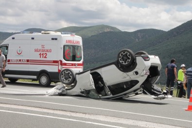 Tosya'da Otomobil Takla Attı Açıklaması 2 Yaralı