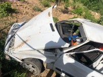 Adıyaman'da Otomobil Şarampole Yuvarlandı Açıklaması 3 Yaralı